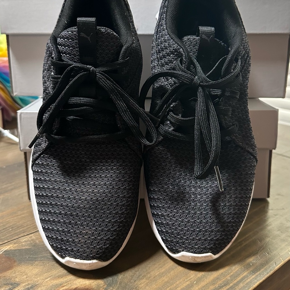 Puma women’s 9.5